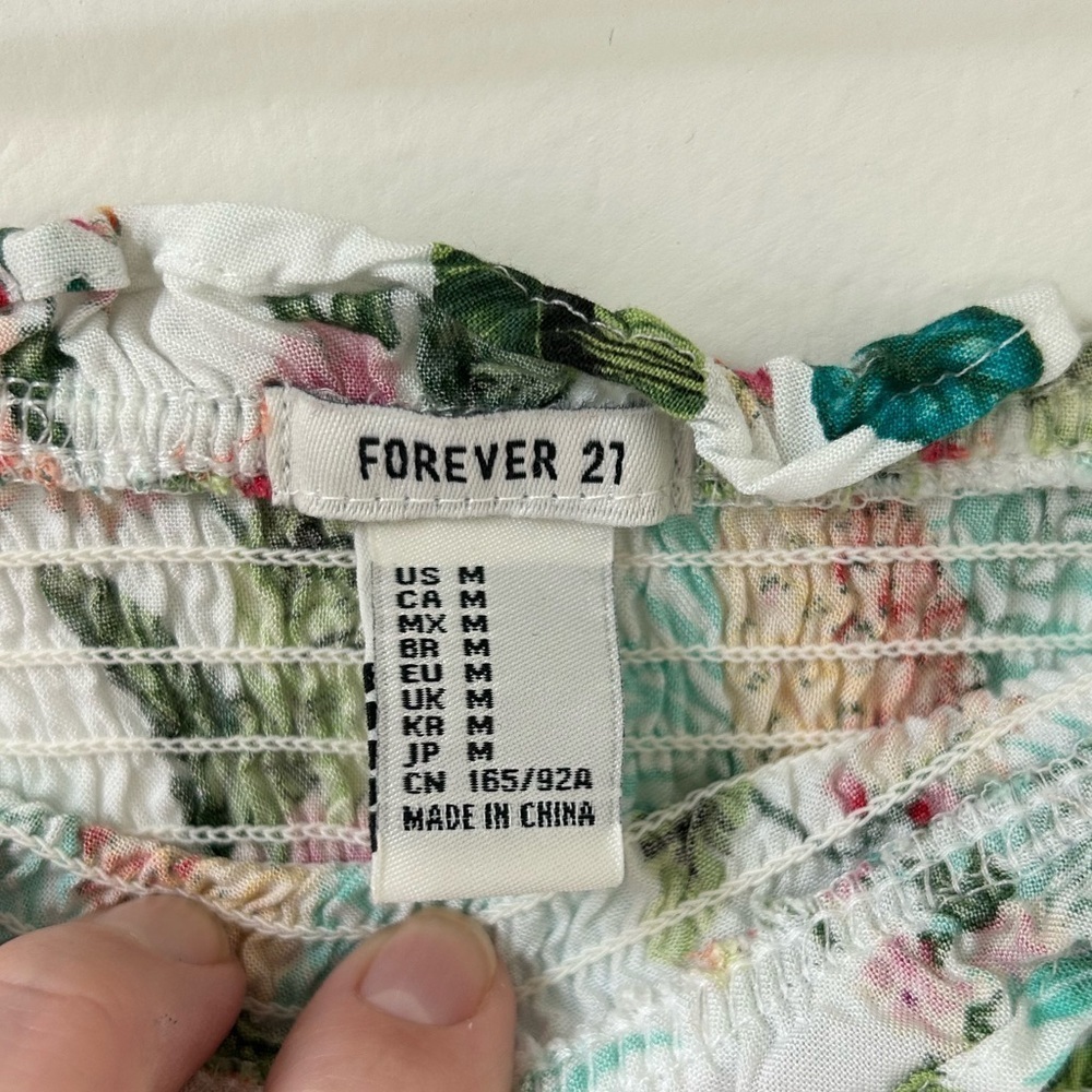 Forever 21 floral top size medium - Picture 4 of 4